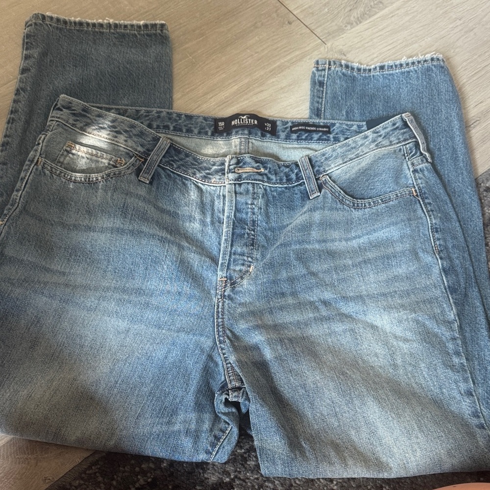 Hollister Men's Light Blue Relaxed Jeans